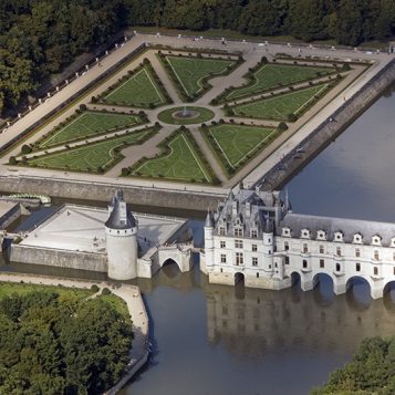 Depuis les airs, Chenonceau s'offre généreusement à la contemplation des pilotes.